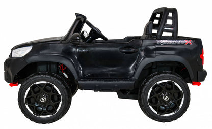 Toyota Hilux | Crna