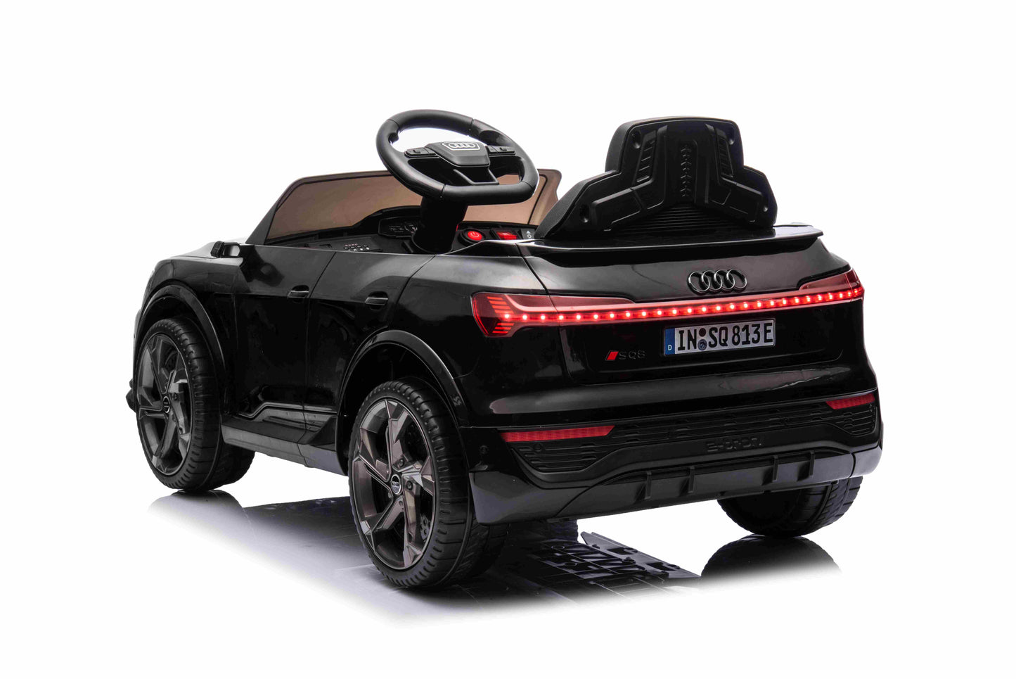 Audi SQ8 žute boje | Crna