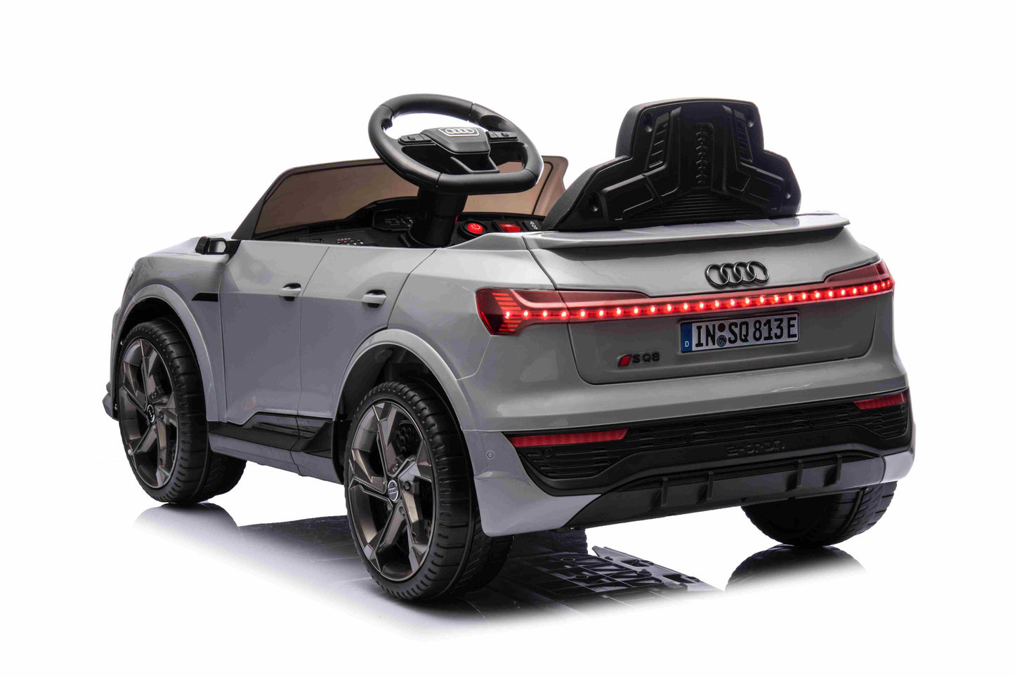 Audi SQ8 bijele boje | Siva